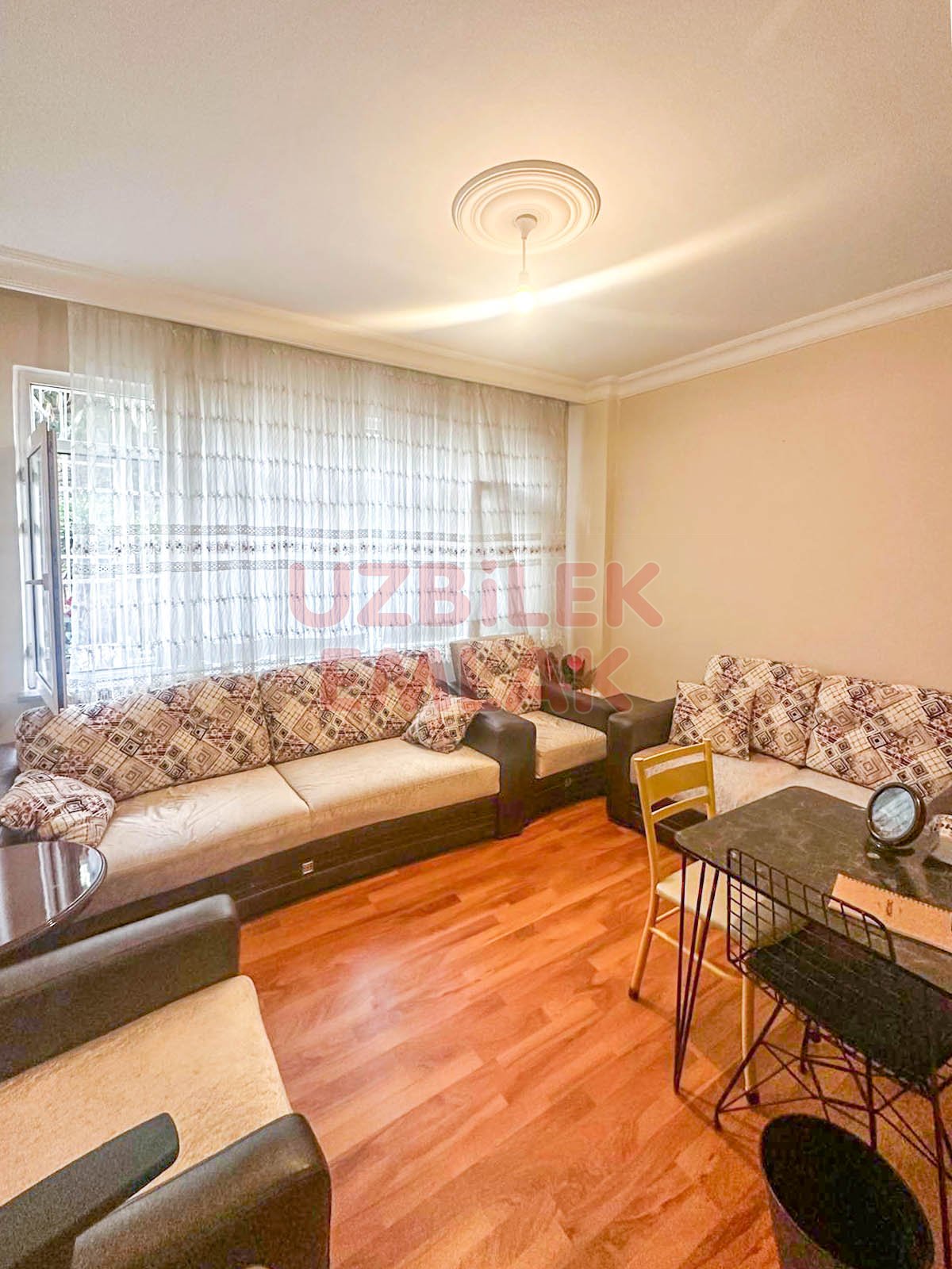 Ortaköy'de Kiralık 2+1 Eşyalı Giriş Katı Daire