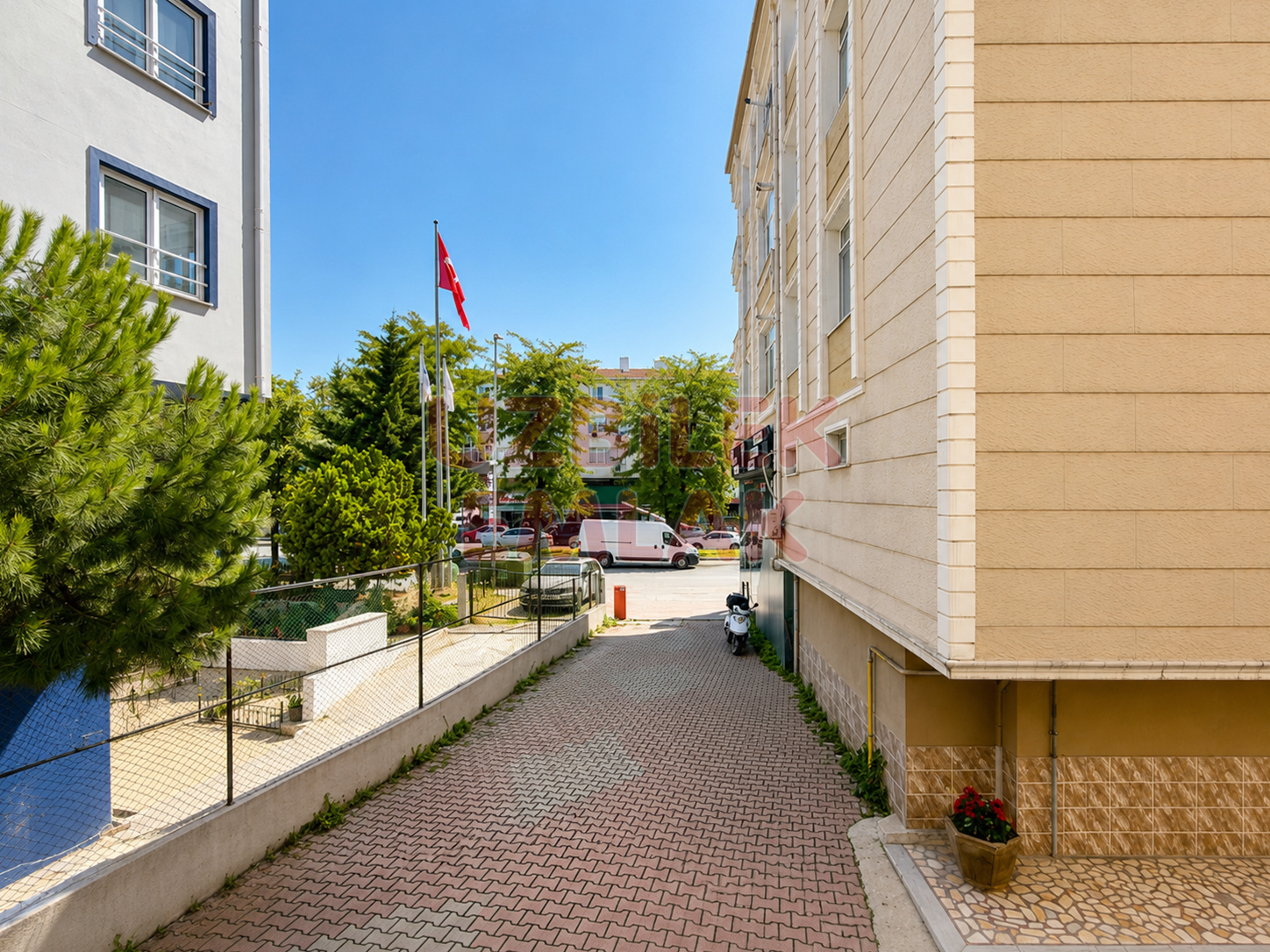 Bahçelievler Talatpaşa Caddesi 3+1 130 M2 Boş Satılık Daire 