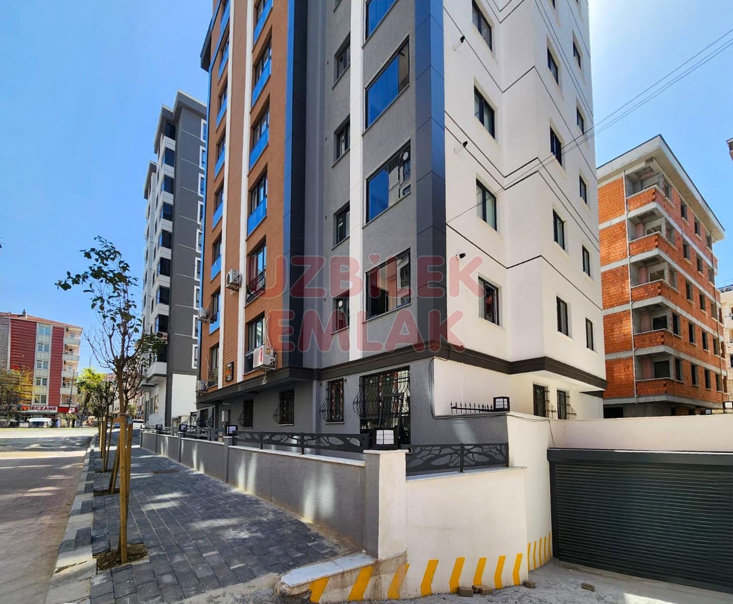 BAHÇELİEVLER SOĞANLI ÇAVUŞPAŞA CADDESİ CİVARI SATILIK SIFIR ARAKAT 2+1 K.OTOPARKLI