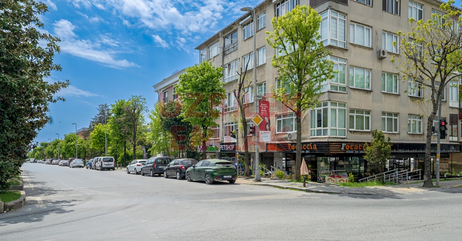 Bahçelievler Talatpaşa Cd Köşe Konumda Satılık 110 m² 2+1 | Kiracılı | Çift Balkonlu