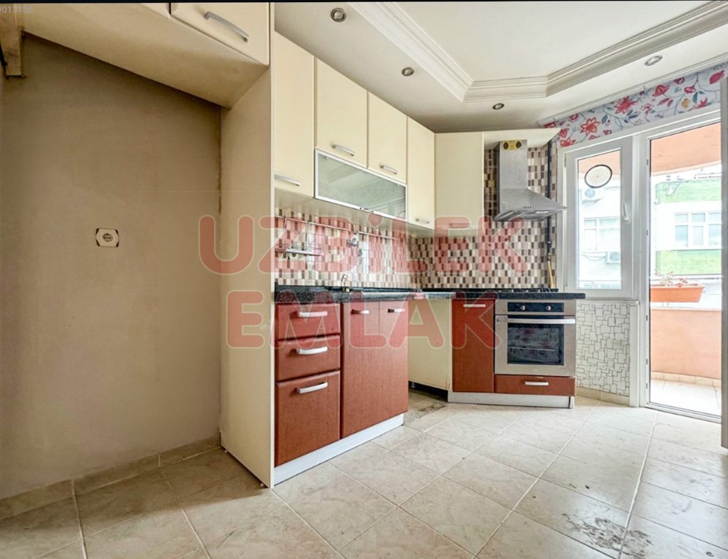 Siyavuşpaşa Onur Market Yakını 3+1 Ara Kat Asansörlü 120m² E.Banyolu Kiralık