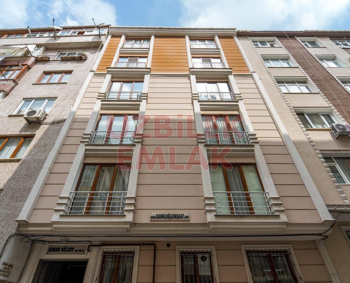 BAHÇELİEVLER SİYAVUŞPAŞA MERKEZDE 13 YILLIK BİNADA SATILIK 2+1 DAİRE