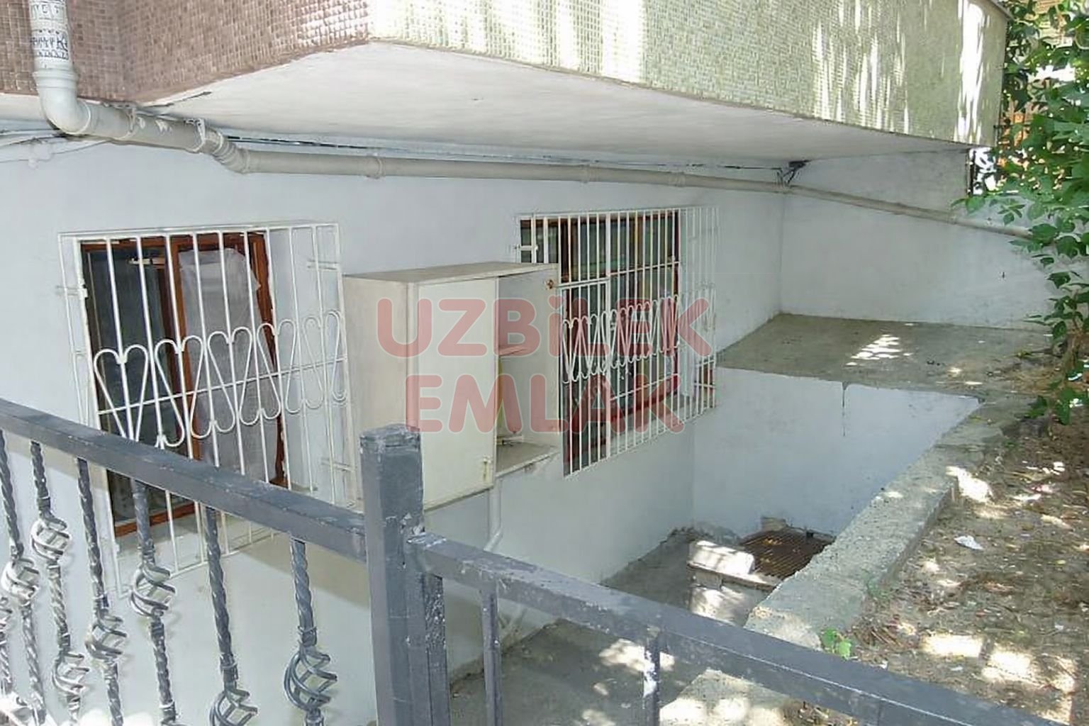 Metro Metrobüse Yakın 2+1 Kombili 65 m2 Bahçe katı daire