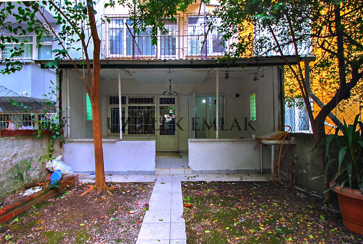 Bakırköy Cevizlikte Sahile Çok Yakın Satılık 2+1 Bahçe Katı Daire