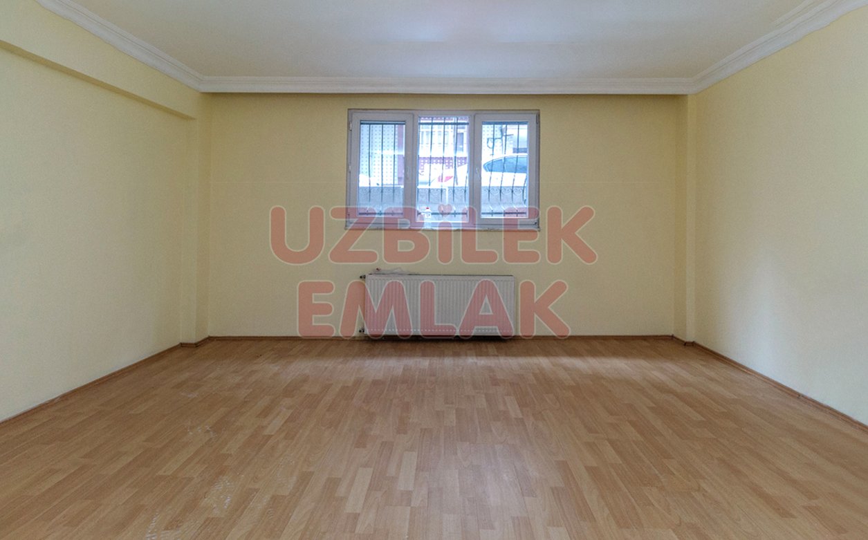 CAMLIKAHVE MEYDANA YAKINI 9 YILLIK BİNADA SATILIK 2+1 BAHÇE KATI