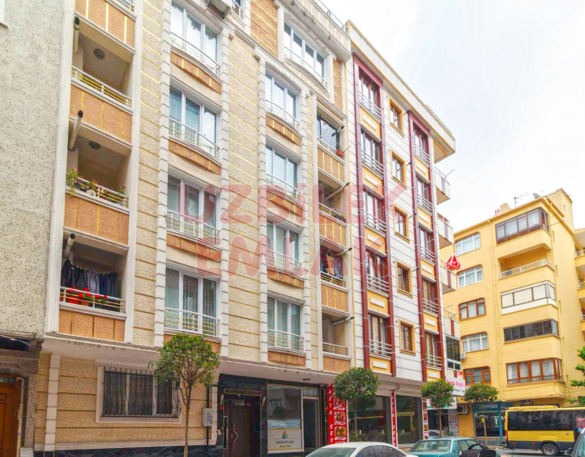 CAMLIKAHVE MEYDANA YAKINI 9 YILLIK BİNADA BAHÇE KATI KİRALIK 2+1