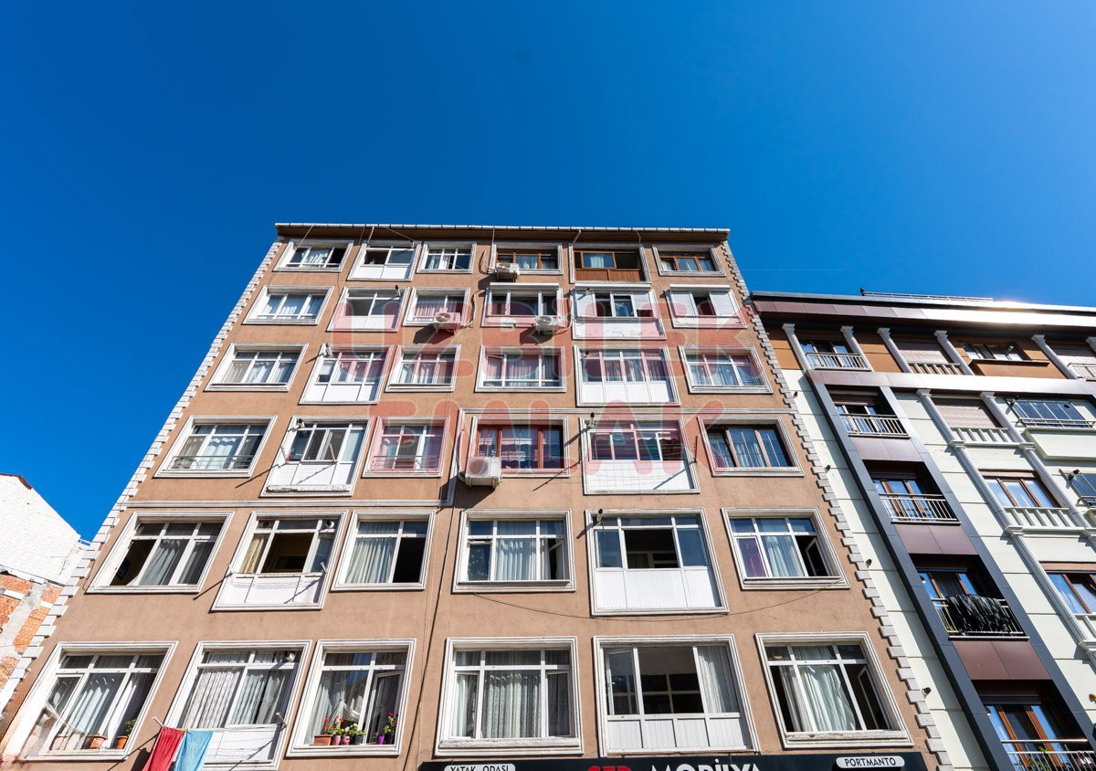 Bahçelievler Siyavuşpaşa Merkez'de Asansörlü 2+1 2.Kat Ferah Daire 