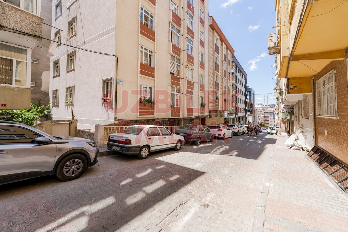 MAHMUTBEY CADDESİ CİVARI GENÇ BİNADA SATILIK 4.KAT 2+1 DAİRE