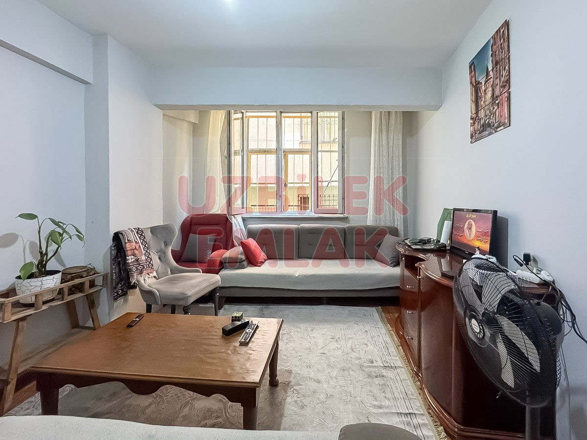 BAHÇELİEVLER SİYAVUŞPAŞA EMEK CADDESİ 2+1 SATILIK GİRİŞ KATI DAİRE 