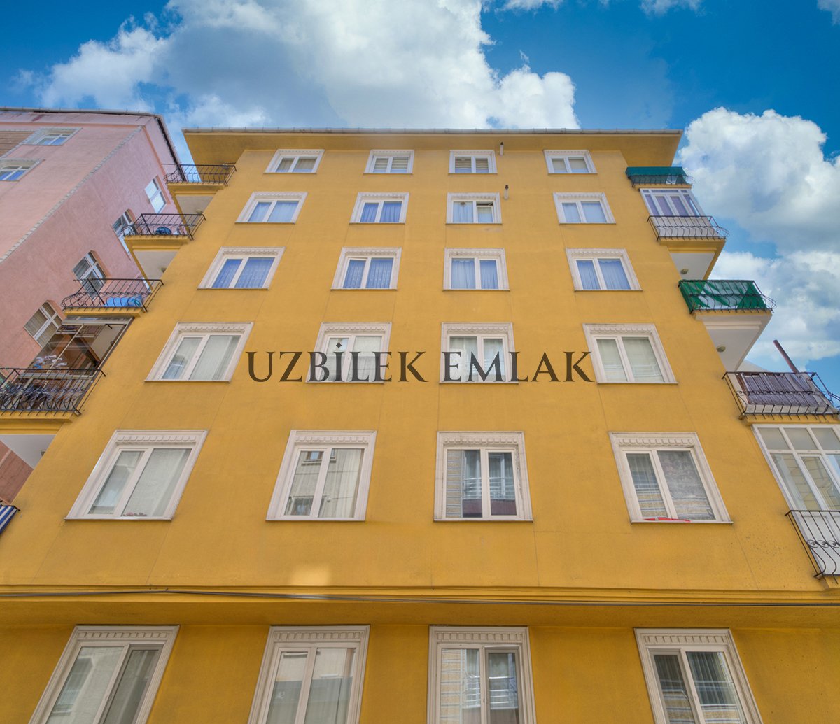 SİYAVUŞPAŞA MERKEZDE 13 YILLIK 2.KAT 2+1 SATILIK BAKIMLI DAİRE