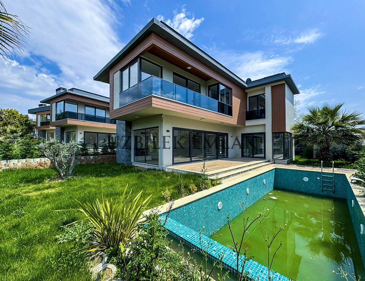 Silivri Ortaköy 5+1 263m² Müstakil Havuz Otoparklı Villa Satılık