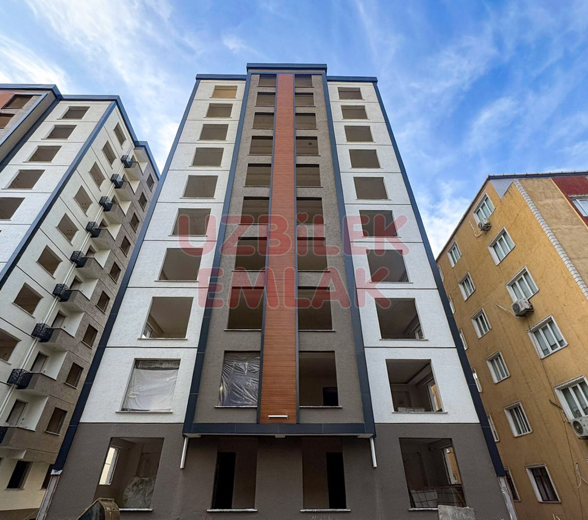 Cumhuriyet Mahallesinde Butik Site İçerisinde Manzaralı 2+1